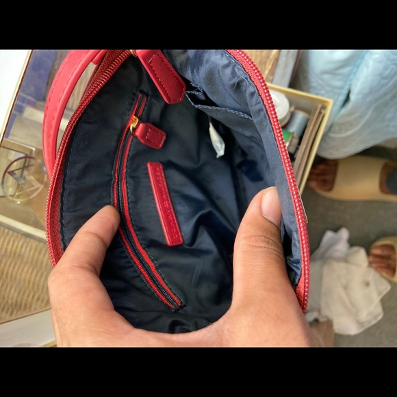 Tommy Hilfiger crossbody - Picture 3 of 3